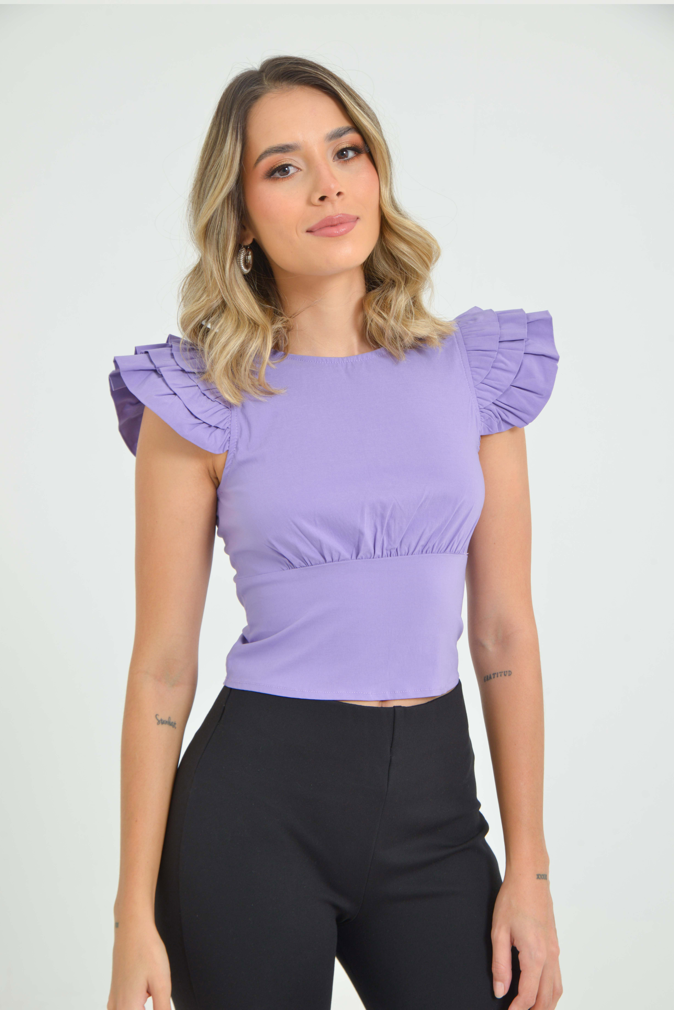 Blusa niña online con lazos traseros color crudo, manga sisa y volante