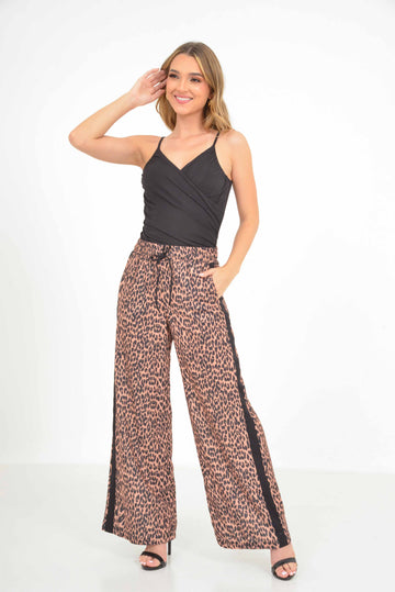 Pantalón palazzo con estampado de animal print 11035195996