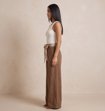 Pantalón bota ancha con fajón